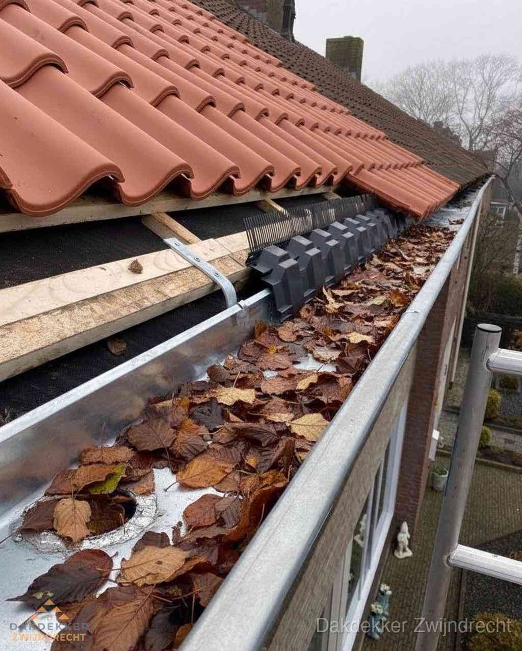 Plat dak bedrijfspand met bitumen dakbedekking en lichtkoepels in Zwijndrecht