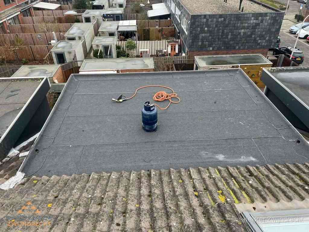 Dakreparatie plat dak met bitumen in Zwijndrecht