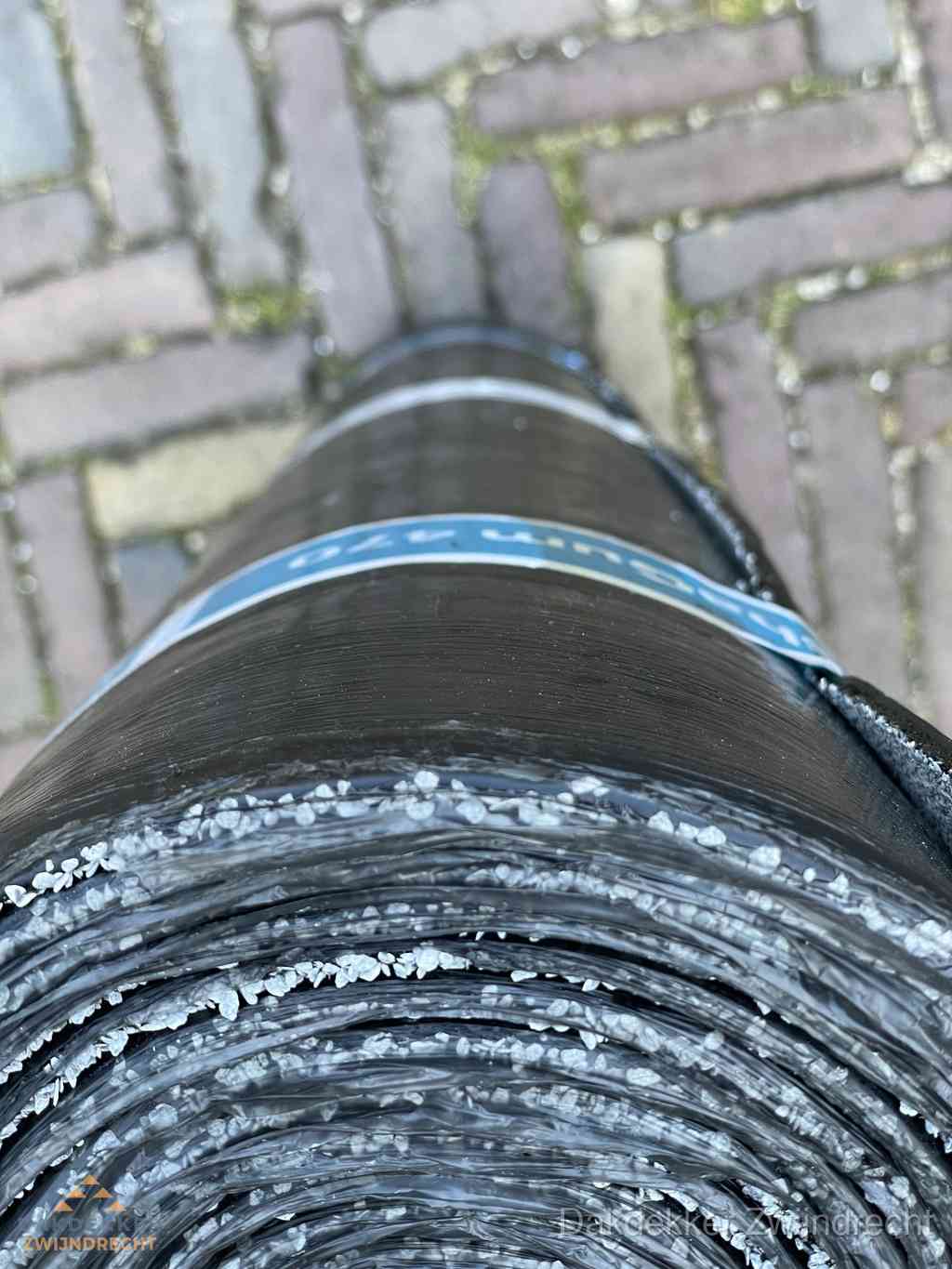Rol bitumen dakleer met leislag voor plat dak in Zwijndrecht